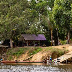 Dorp aan de Surinamerivier